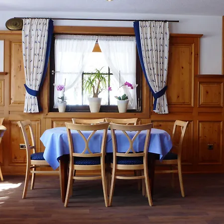 Hoehengasthaus Kolmenhof An Der Donauquelle