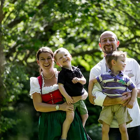 Hoehengasthaus Kolmenhof An Der Donauquelle